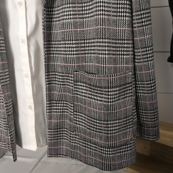 Maurices plaid blazer with pockets - Picture 6 of 8